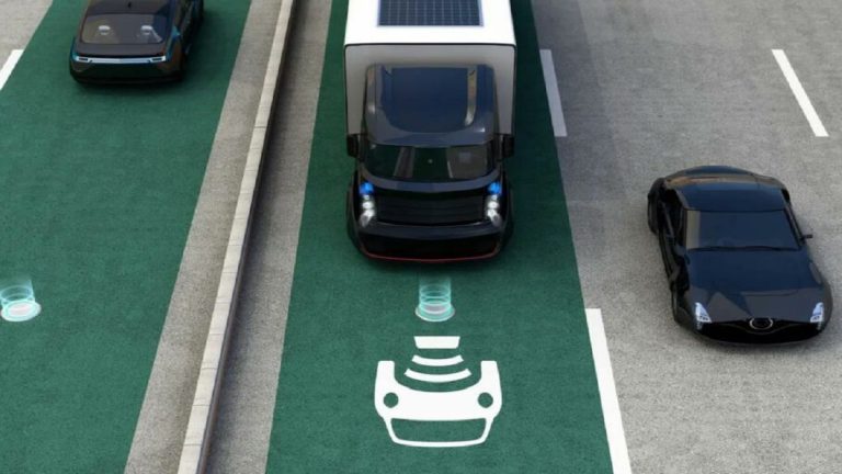 احداث یک جاده با قابلیت شارژ بی‌سیم خودروها